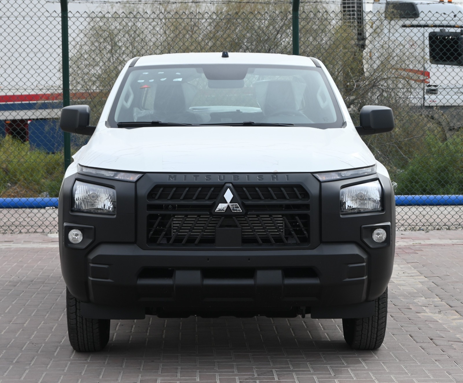 MITSUBISHI L-200