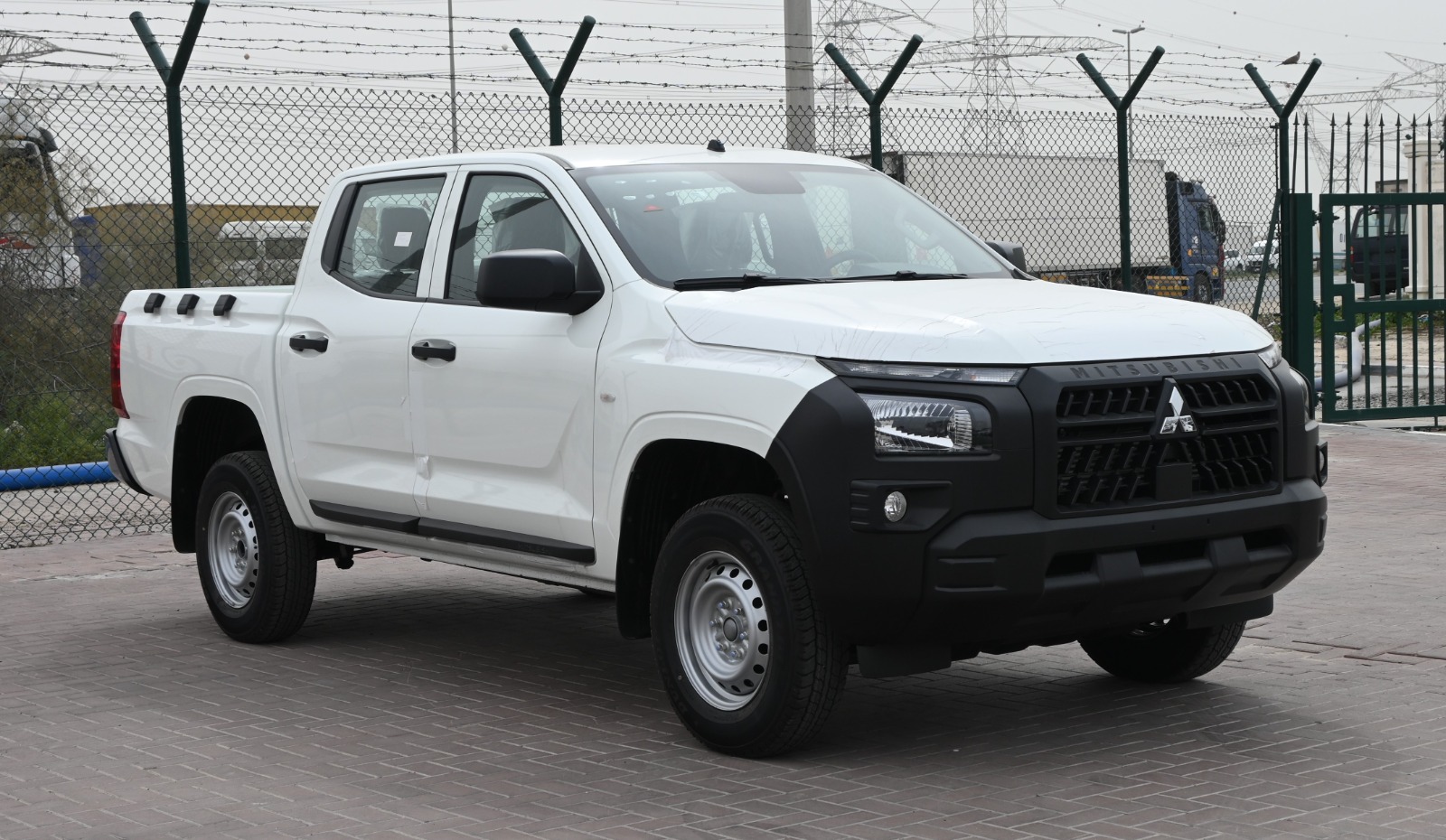 MITSUBISHI L-200