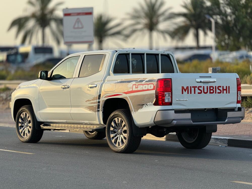 MITSUBISHI L-200 Petrol GLX