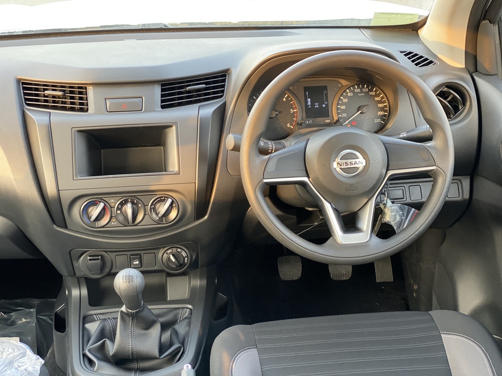 Nissan Navara XE 4WD MT RHD