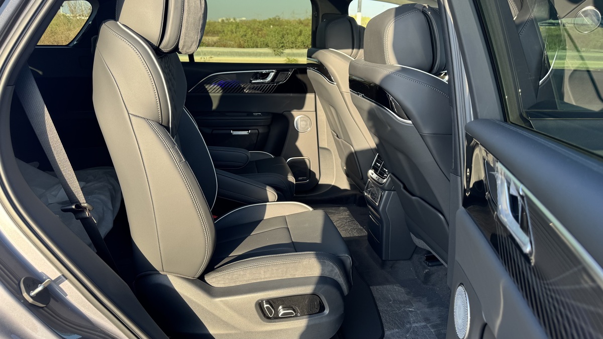 Hongqi E-HS9 Flagship VIP SEATS